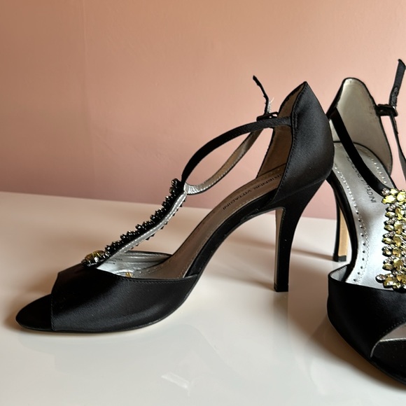 Black open heels - Picture 2 of 9